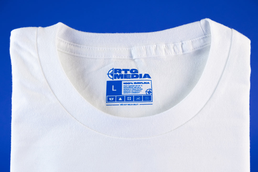 Tisk imprintů a necklabelů – nabízíme kvalitní tisk na textil pomocí technologie DTF, včetně velikostních cedulek, které zajistí dlouhou životnost a precizní detaily na vašich výrobcích v tiskárně RTG Media Praha